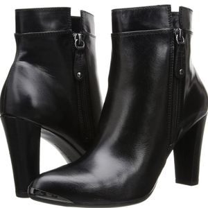 Adrienne Vittadini Scottsboro Ankle Boots Size 9